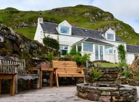 Farmhouse on Loch Tralaig