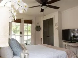 Historic Coastal Suite Steps to the Water