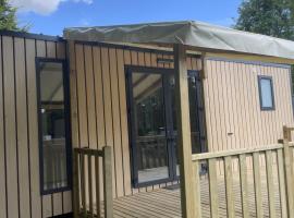 Camping Le Mont César, campsite in Gouvieux