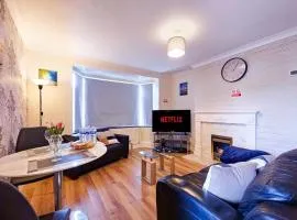 Cosy 2-bed apartment with free parking & ramp access