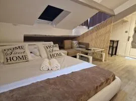 Studio atypique central mais calme, quartier VIP, plage 50m