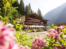 Hotel Waldcafe, hotel v Neustift im Stubaital