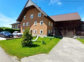 Ferienparadies Haus Monica, βίλα σε Weikertsham