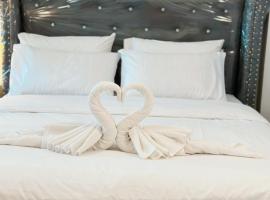 Service Apartment Lampang Room201 ที่พักใกล้กาดกองต้า, hotel s parkováním v destinaci Lampang