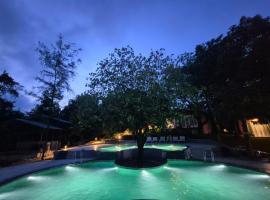 Citrus Prime Hill Queen Resort, hotel in Pachmarhī