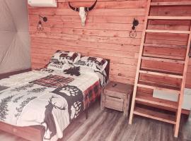 D&ocirc;mes nordik 4 saisons，Brownsburg的露營地