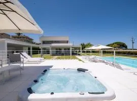 Luxury 3 bed Villa with Pool & Jacuzzi