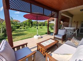 Garden Floor Flat in a Beachfront Complex with a Pool, hotel v destinaci Gümüşyaka