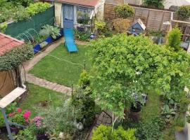Un deux pièces et un jardin à Villejuif, hotel v destinaci Villejuif