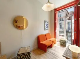 The Traditional Arts Memoir - Balcony at Downtown, 4th-floor no lift