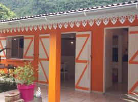 La kase de la cascade, place to stay in Saint-Joseph