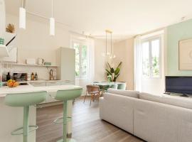 LAKE A DREAM for family free private parking, Hotel in Arona