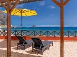 Maiata Beach House by HR Madeira