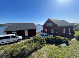 Vågen Fjordbuer - Sagbua, ξενοδοχείο με πάρκινγκ σε Ravlo
