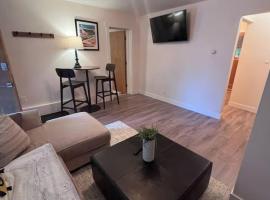 Minimalist Urban Unit Sleek 1-Bedroom Sanctuary, hotel en Great Falls