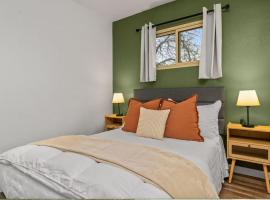 Modern Comfort Apartment in Great Falls, hotel in Great Falls