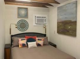 Extended Stay Tiny Home, hotel v destinaci Lafayette
