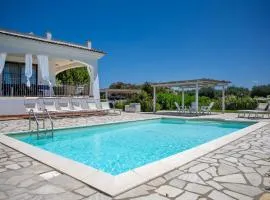 VILLA RAFAEL CON Piscina, IUN P4098