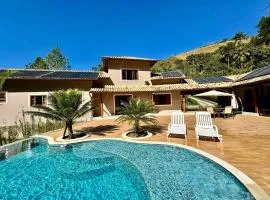 Refúgio em Lumiar: Piscina Aquecida, Área Gourmet e Rio Privado
