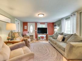 Near Snowmobiling and Ice Fishing Fife Lake Retreat, hotel a Fife Lake