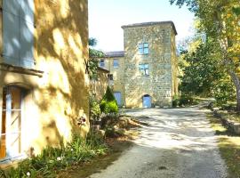 Le Castillou, hotel with parking in Luc-sur-Aude