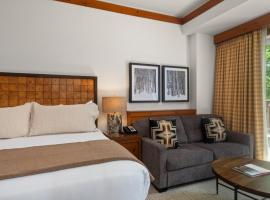 1206 Lodge At Spruce Peak Ski In Ski In Ski Out King Studio By Stowe Mountain Rentals, hotel v destinaci Stowe