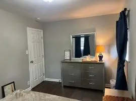 Hillandale Private Suite with Shared Bathroom