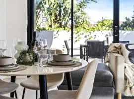 Modern 2-Bedroom Private Apartment on Low Floor in Broadbeach