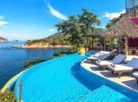 Oceanfront 15 Bedroom Villa for 34 Guests