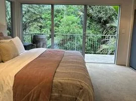 Sabbaticus 3 Bed Waiheke Escape