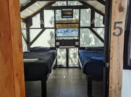 Yukon Motorcycle Park, hotel in MacRae