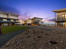 Seas The Day Saratoga at THE BEACH HOUSE, Hotel in Campbell River