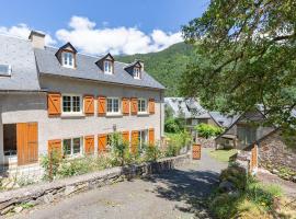 Maison typique 10 pers. avec Wifi, jardin et terrasse, à 5 min de Loudenvielle - FR-1-695-58, hotel v destinaci Avajan