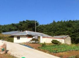 Anmyeon island Changgiri Camping, hotel di Taean