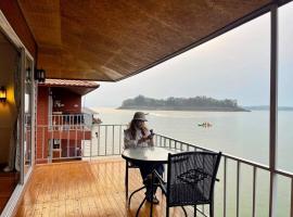 ภูไพรเลค รีสอร์ท, hotel v destinaci Ban Wang Khun Knachen