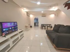 Molek Premium Suite 3R2B at Johor Bahru by Maco Home