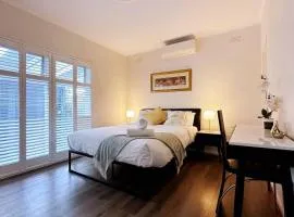 3-Bedroom Seaside House In Sandringham