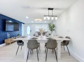 Poolside Paradise Near Siesta Key Beach