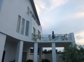 Muhtadir, hotel cu parcare din Xudat