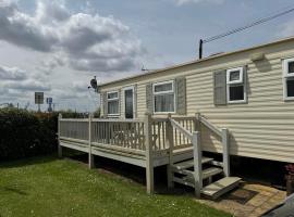 Family Caravan - Sleeps 8 - Pets Ok - Parking, hotel i Hunstanton
