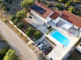 Villa Velim - Stunning view & Heated private pool