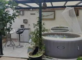 Studio climatisé avec spa privatif