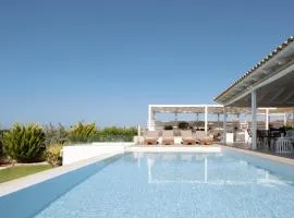 Alba Bianca Villa, Family Retreat with Heated Pool By ThinkVilla