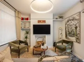2-Bedroom Harry Potter-Inspired House - Sleeps 6