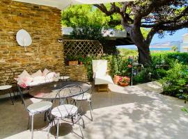 Luxury house with sea view, hotel em Stintino