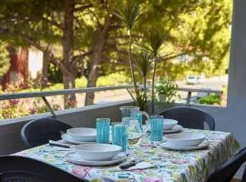 Edith's house just 850 meters from the beach, 2 bedrooms, 6 beds, air conditioning, private outdoor area