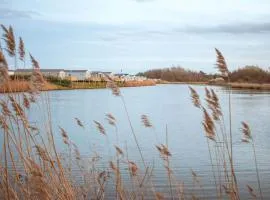 Pinewoods Lakeside no.2 - dog friendly