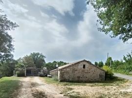 Maison sur le causse du Quercy Lot 46, hótel í Cremps