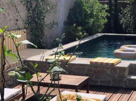 Charmante Grange aux Monts d'Or, Hotel in Collonges-au-Mont-dʼOr