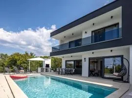 Lovely Home In Kostrena
